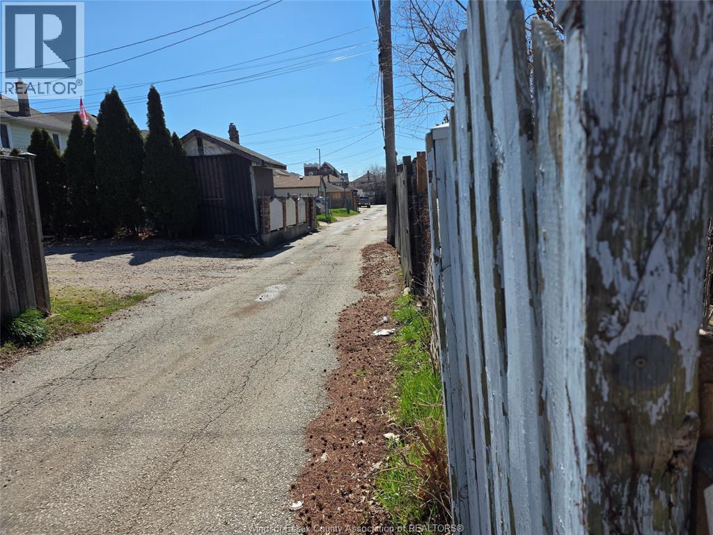 1126 Louis Avenue, Windsor, Ontario  N9A 1Y2 - Photo 34 - 26020261