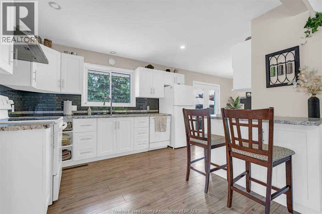 22 Danforth, Leamington, Ontario  N8H 2P7 - Photo 5 - 26020239