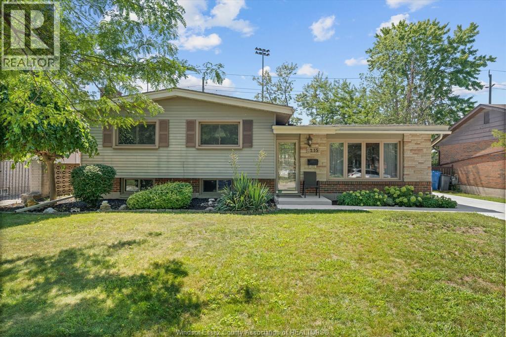 4235 Mitchell Crescent, Windsor, Ontario  N9G 2G1 - Photo 1 - 26020310