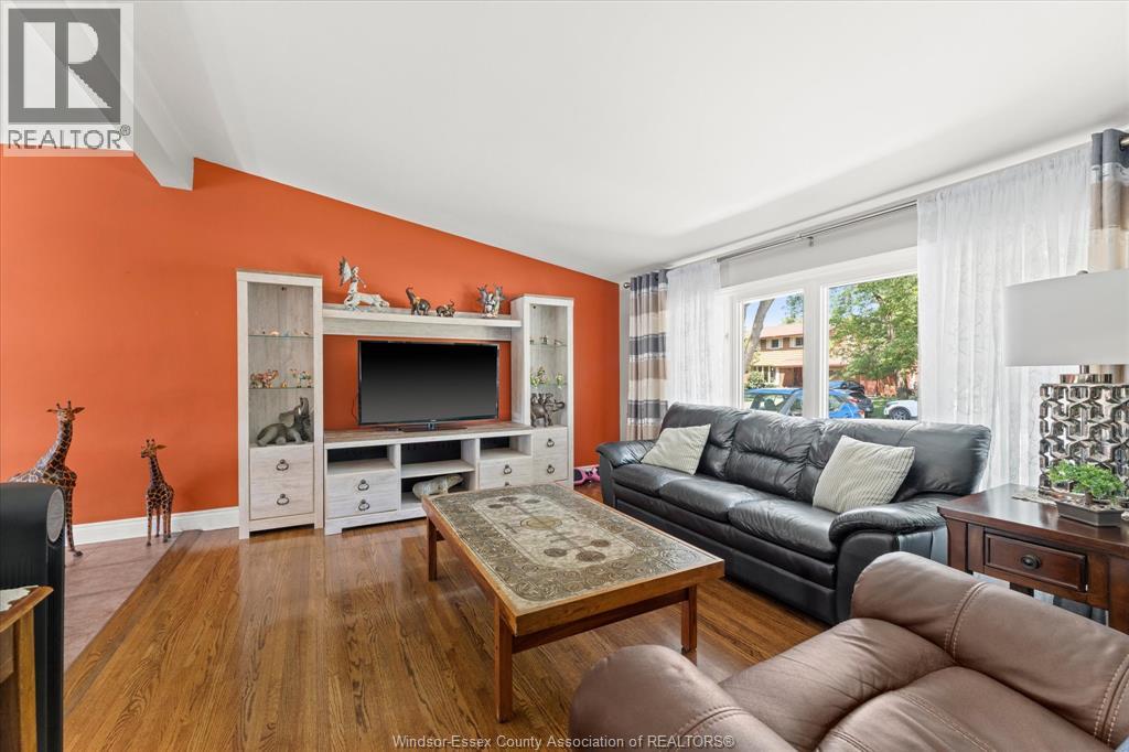 4235 Mitchell Crescent, Windsor, Ontario  N9G 2G1 - Photo 6 - 26020310