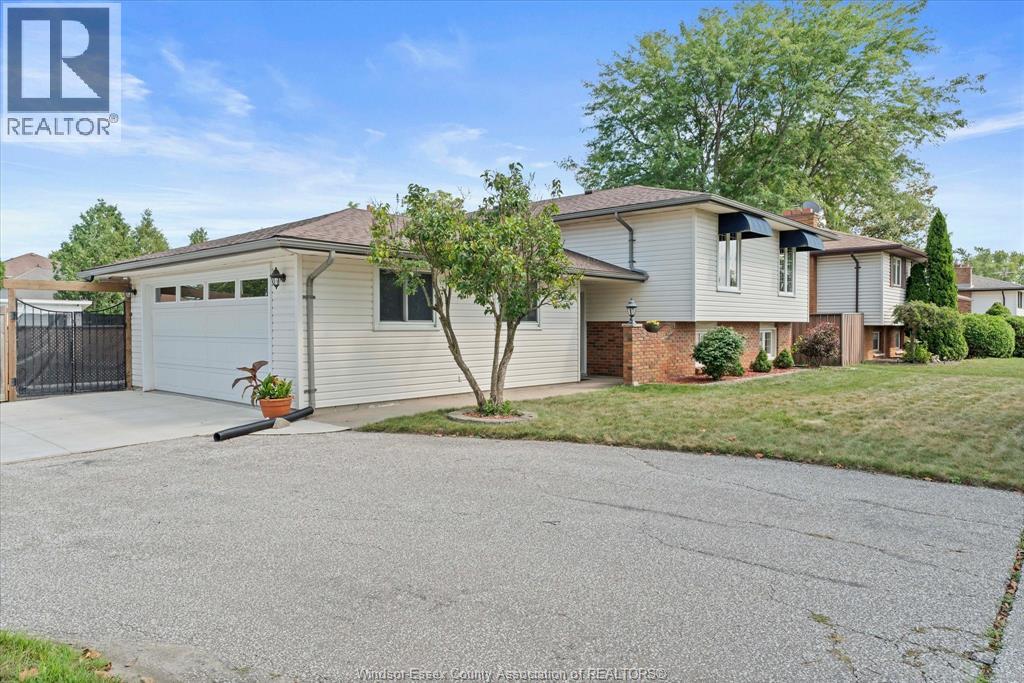 2402 St. Alphonse Avenue, Tecumseh, Ontario  N8N 2W9 - Photo 1 - 26020312