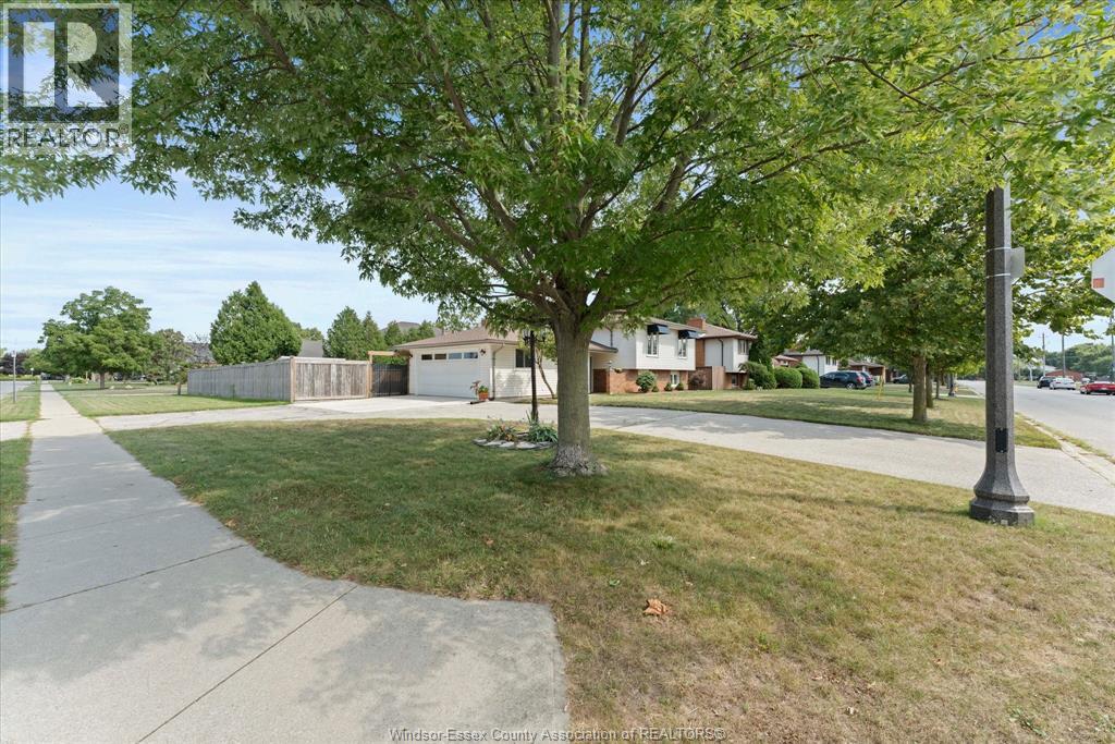 2402 St. Alphonse Avenue, Tecumseh, Ontario  N8N 2W9 - Photo 25 - 26020312