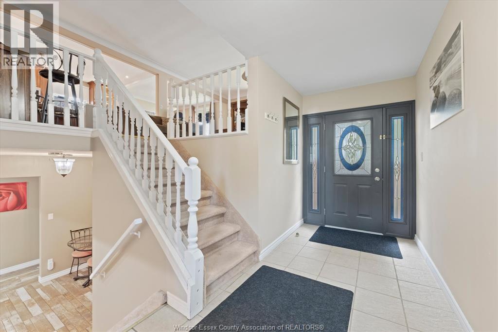 2402 St. Alphonse Avenue, Tecumseh, Ontario  N8N 2W9 - Photo 3 - 26020312