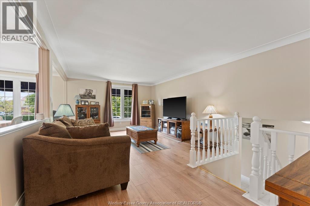 2402 St. Alphonse Avenue, Tecumseh, Ontario  N8N 2W9 - Photo 4 - 26020312