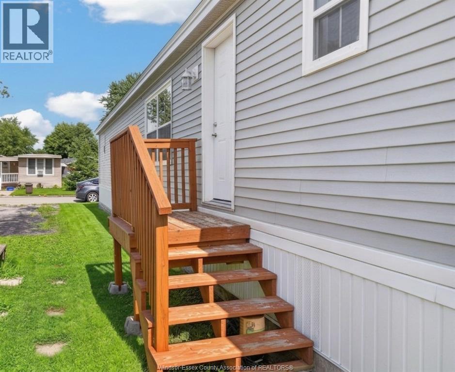 122 Steven Court, Essex, Ontario  N8M 1Z9 - Photo 3 - 26020340