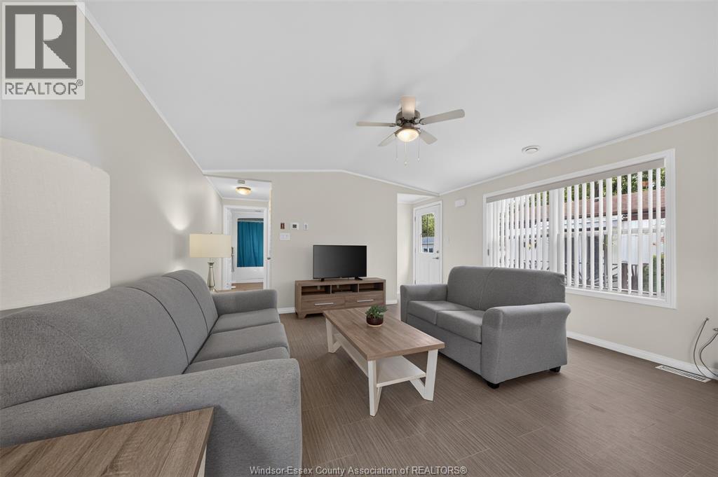 122 Steven Court, Essex, Ontario  N8M 1Z9 - Photo 5 - 26020340