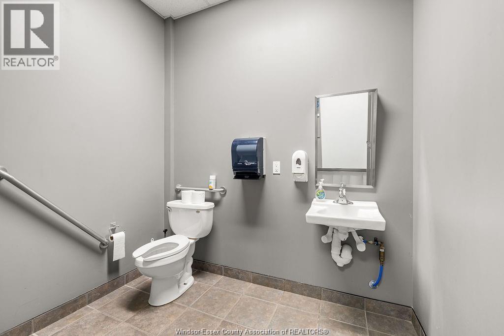 4600 Rhodes Drive Unit# 4, Windsor, Ontario  N8W 5C2 - Photo 13 - 26020352