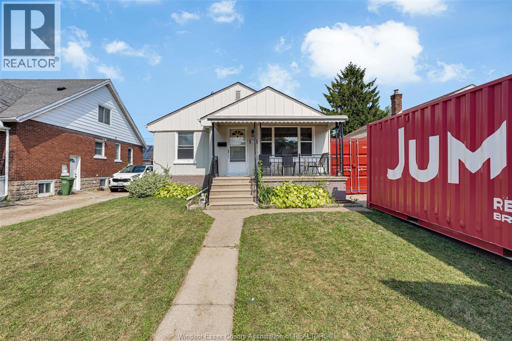2258 Parkwood, Windsor, Ontario  N8W 2J9 - Photo 2 - 26020320