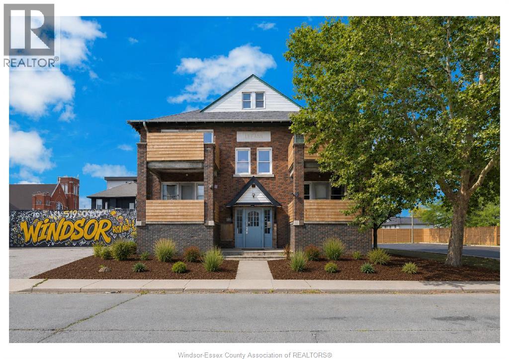 561 PARENT AVENUE, Windsor, Ontario