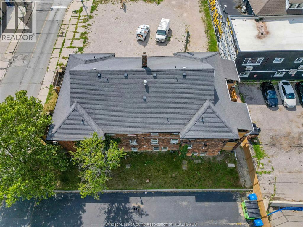561 Parent Avenue, Windsor, Ontario  N9A 2C2 - Photo 3 - 26020332