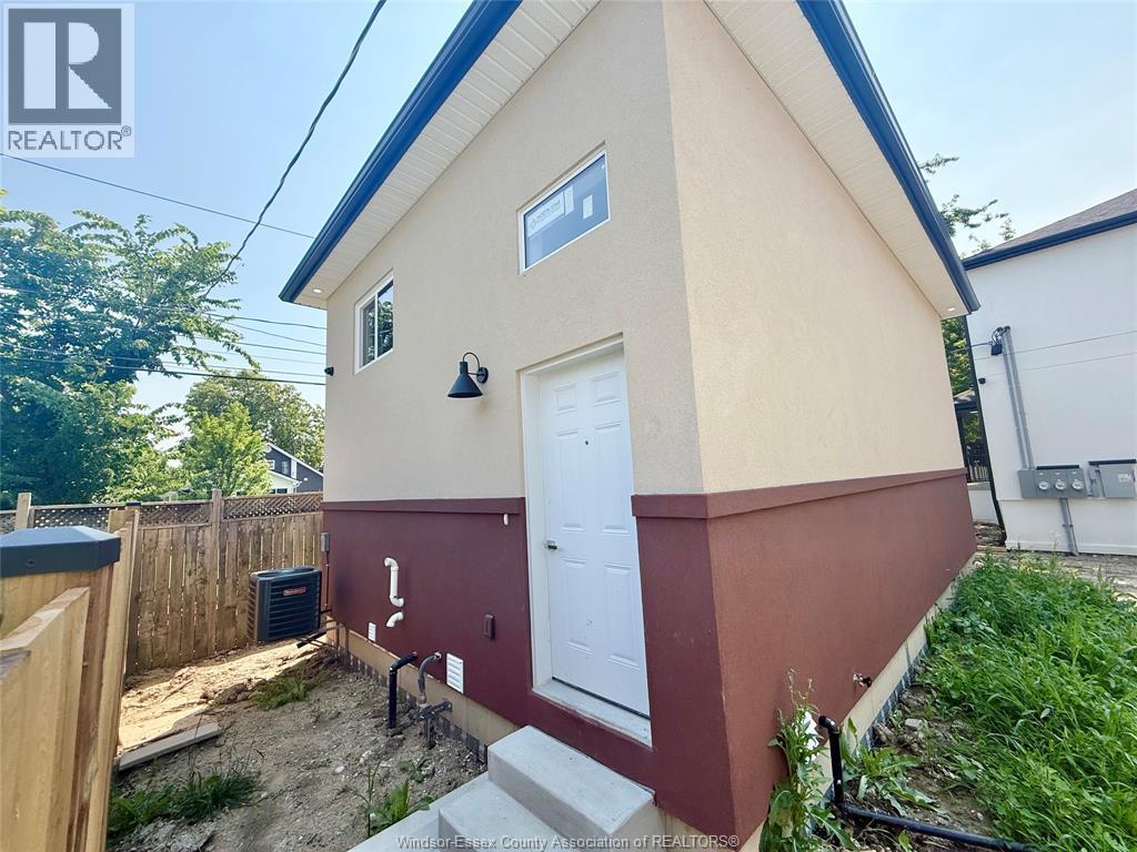 1740 BUCKINGHAM DRIVE, Windsor, Ontario