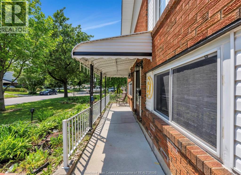 10670 Lambeth Road, Windsor, Ontario  N8R 1C9 - Photo 4 - 26020454
