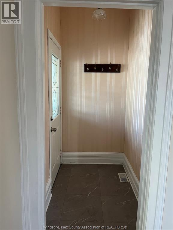 183 Elm Unit# Front Unit, Windsor, Ontario  N9A 5G9 - Photo 2 - 26020476