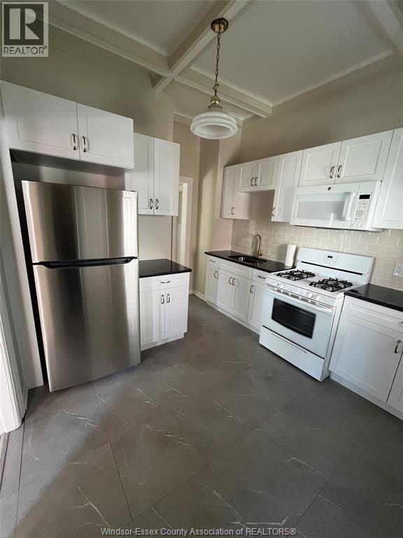 183 Elm Unit# Front Unit, Windsor, Ontario  N9A 5G9 - Photo 5 - 26020476