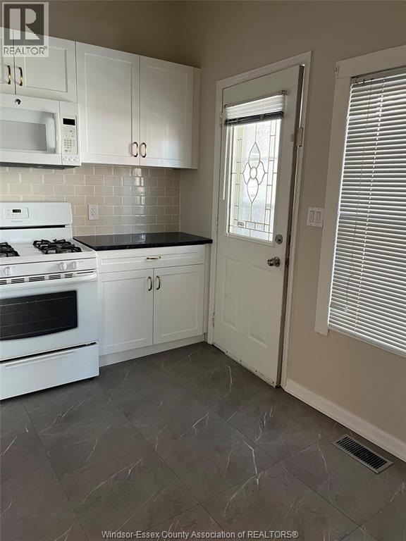 183 Elm Unit# Front Unit, Windsor, Ontario  N9A 5G9 - Photo 6 - 26020476
