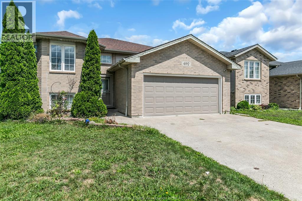 692 Dynasty, Windsor, Ontario  N9G 2X9 - Photo 2 - 26020480