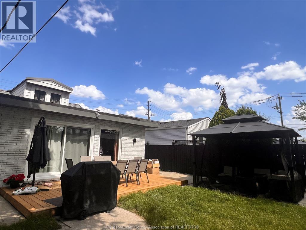 2427 Mercer, Windsor, Ontario  N8X 3R6 - Photo 10 - 26019856