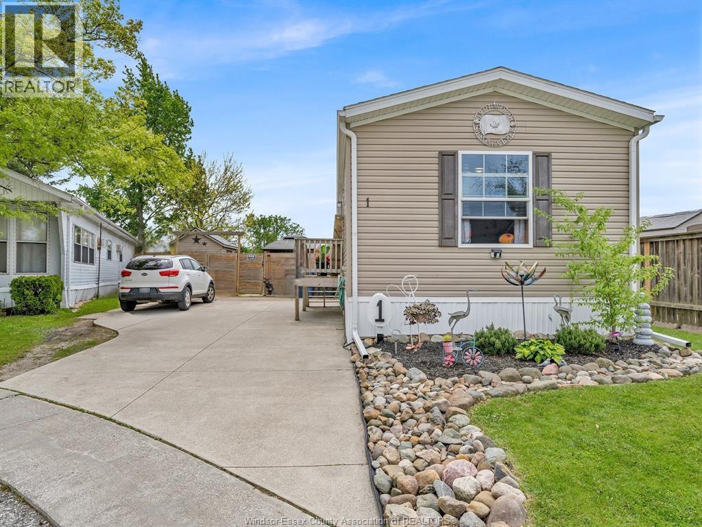 1 OAK COURT, McGregor, Ontario
