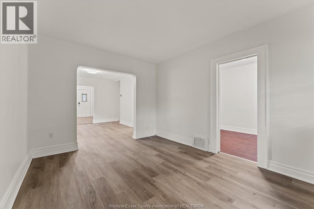 1215 Lincoln Road, Windsor, Ontario  N8Y 2H9 - Photo 4 - 26020549