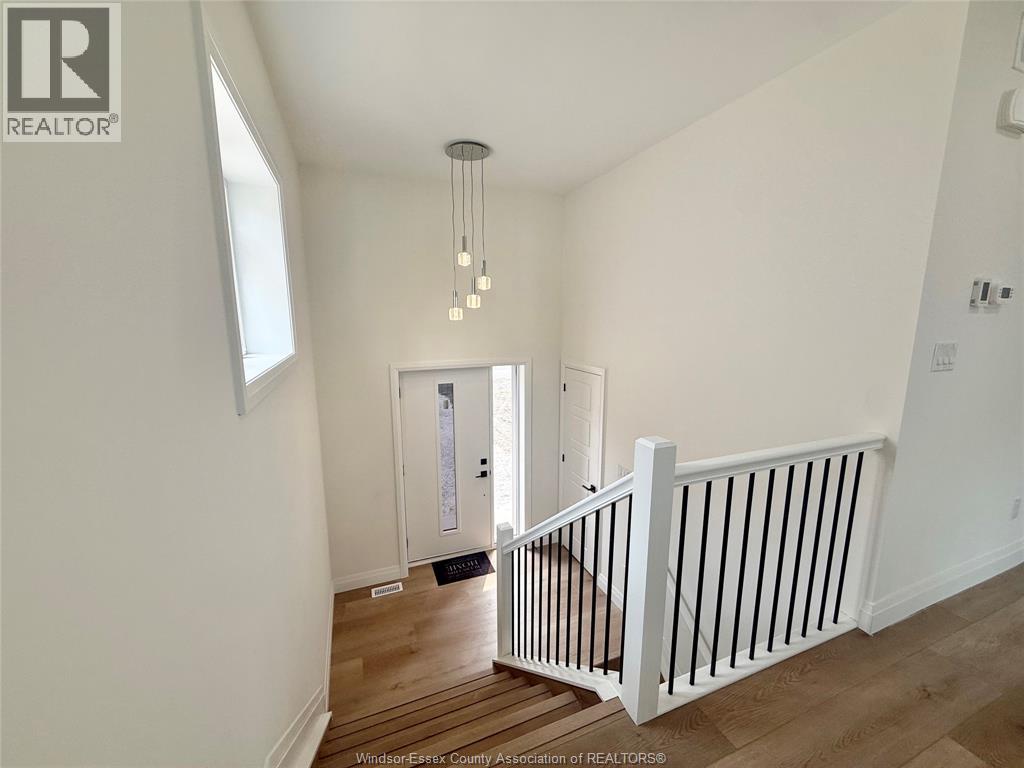 207 Ross Crescent, Colchester, Ontario  N0R 1G0 - Photo 3 - 26020601