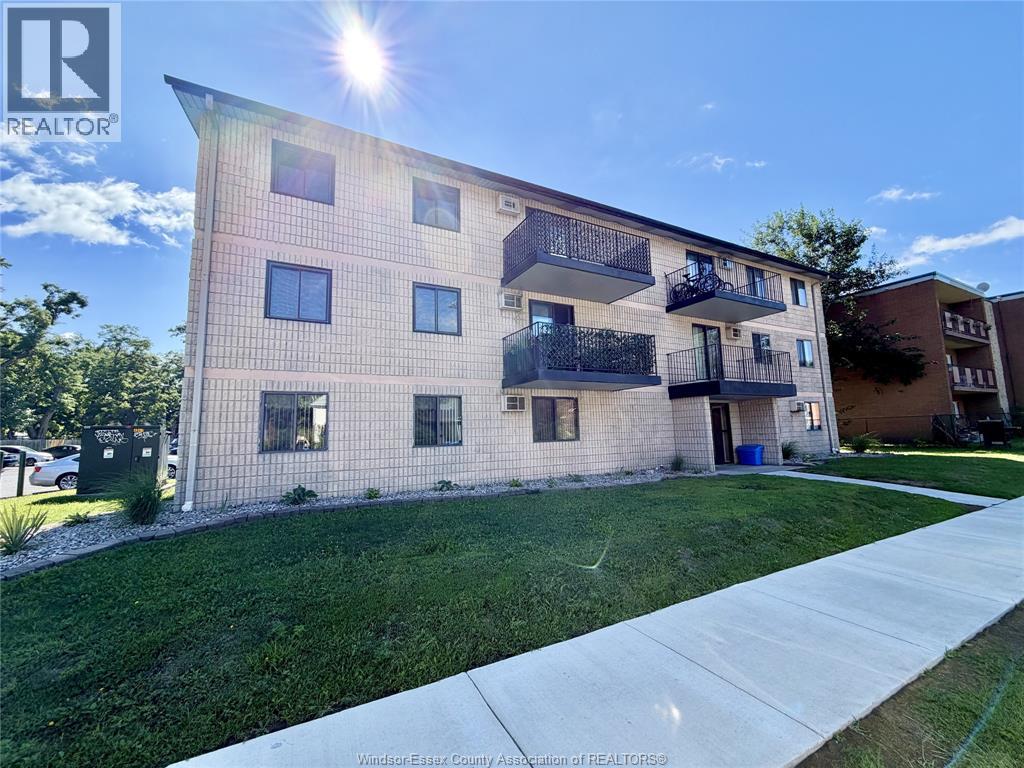 3355 SANDWICH Unit# 102, Windsor, Ontario