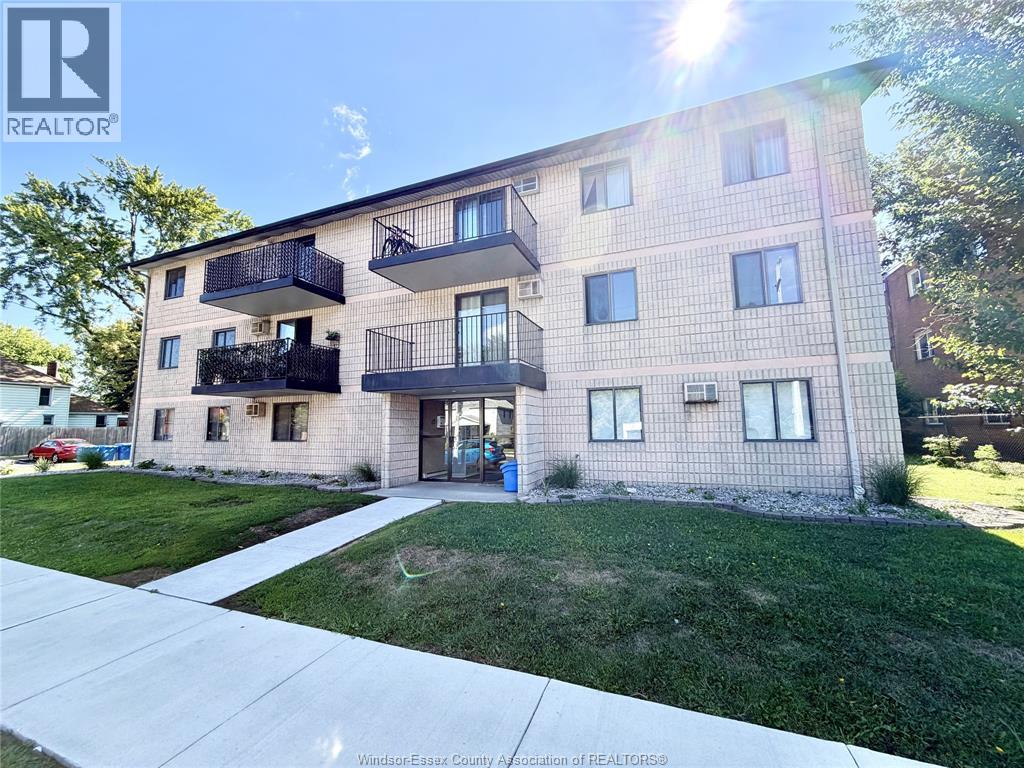 3355 Sandwich Unit# 102, Windsor, Ontario  N9C 1B2 - Photo 2 - 26020652