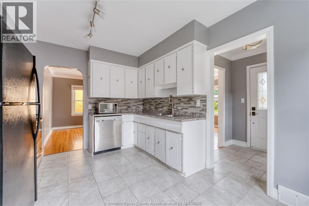 2010 Olive, Windsor, Ontario  N8T 1R7 - Photo 11 - 26020698