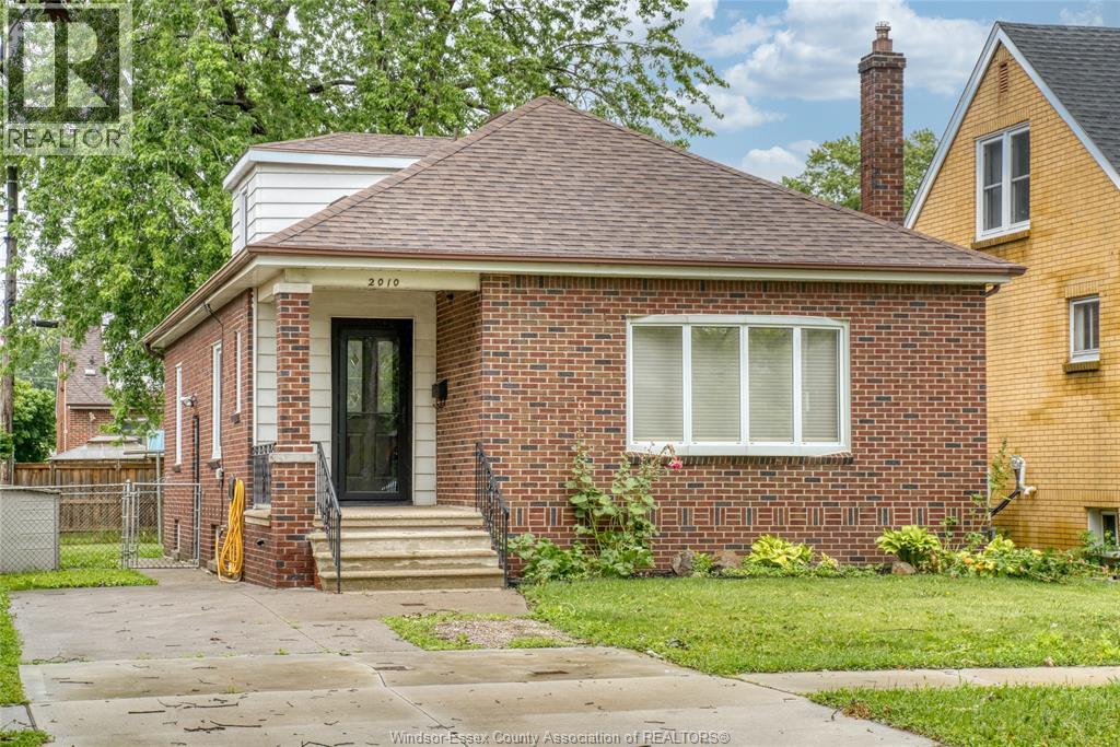 2010 Olive, Windsor, Ontario  N8T 1R7 - Photo 2 - 26020698