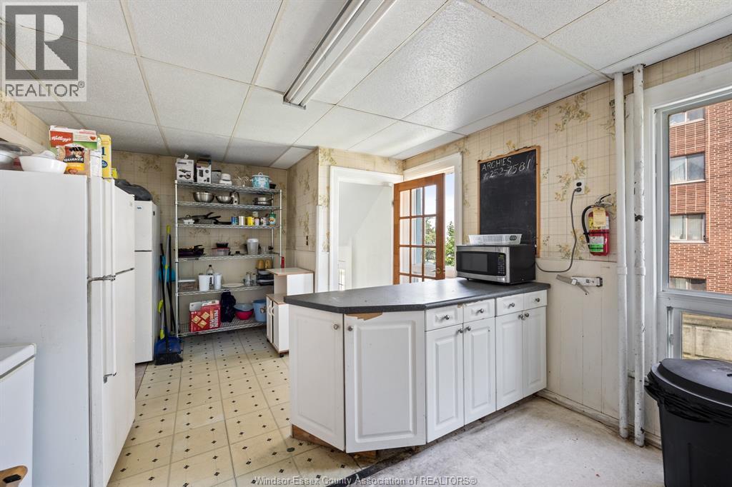 3177 Russell, Windsor, Ontario  N9C 1E3 - Photo 11 - 26020712