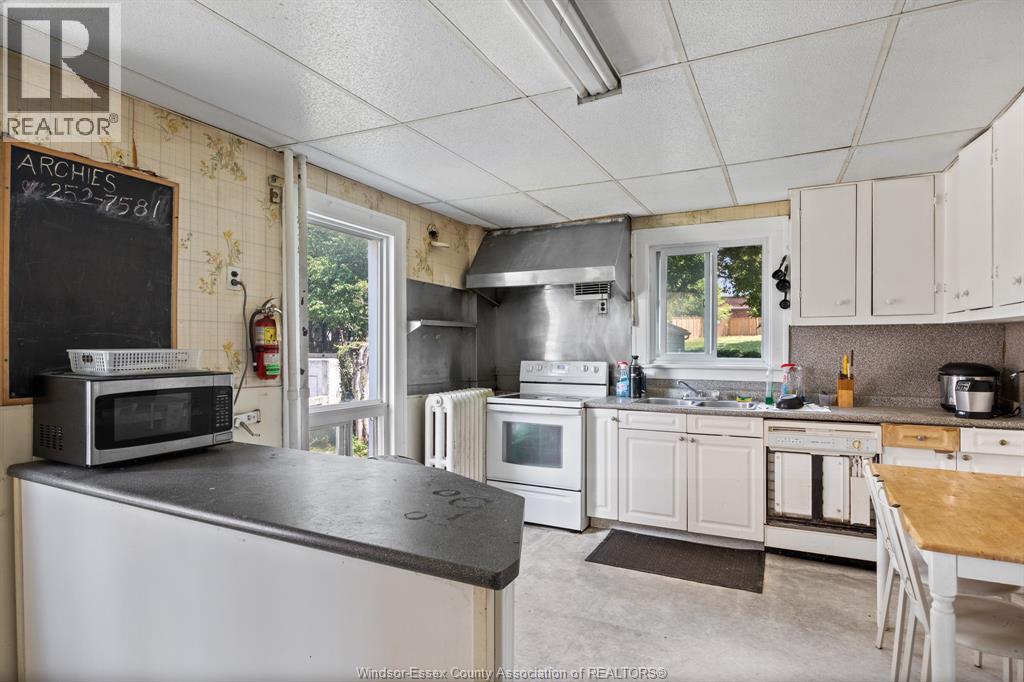 3177 Russell, Windsor, Ontario  N9C 1E3 - Photo 13 - 26020712