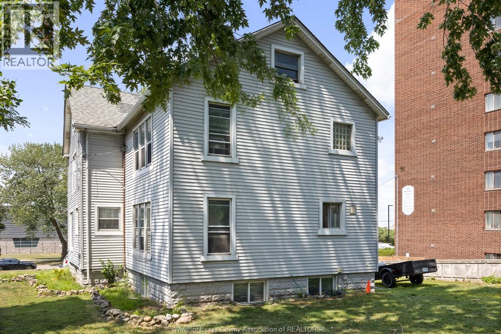 3177 Russell, Windsor, Ontario  N9C 1E3 - Photo 30 - 26020713