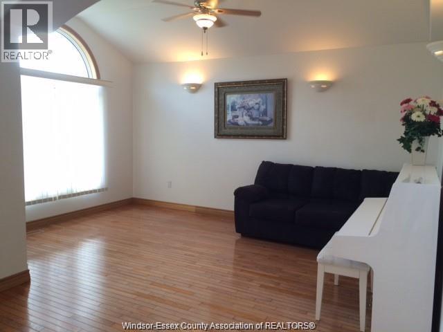 512 John Harvey, Windsor, Ontario  N9E 4W1 - Photo 4 - 26020767