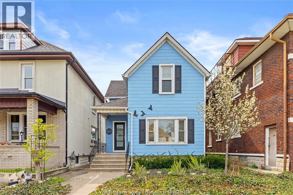 809 Gladstone, Windsor, Ontario