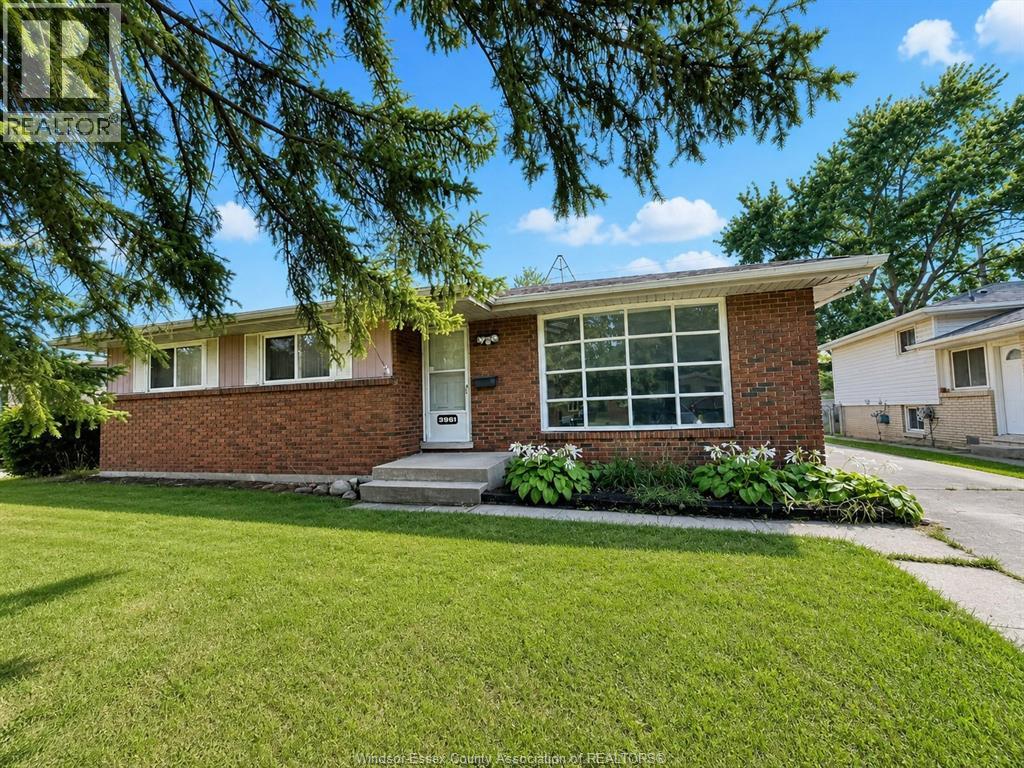 3961 Lennon Court, Windsor, Ontario  N9G 2E4 - Photo 1 - 26020821