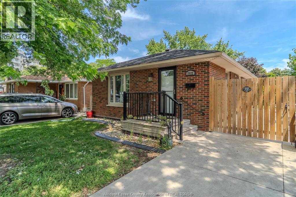 2522 Armstrong Avenue, Windsor, Ontario  N8T 2E8 - Photo 2 - 26020800