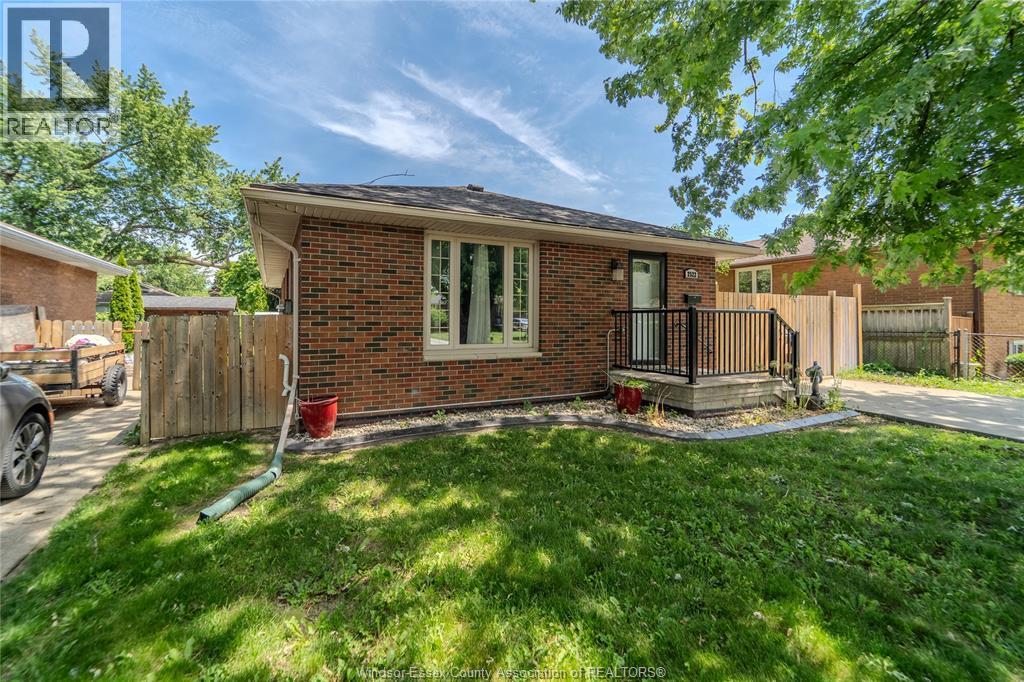 2522 Armstrong Avenue, Windsor, Ontario  N8T 2E8 - Photo 3 - 26020800
