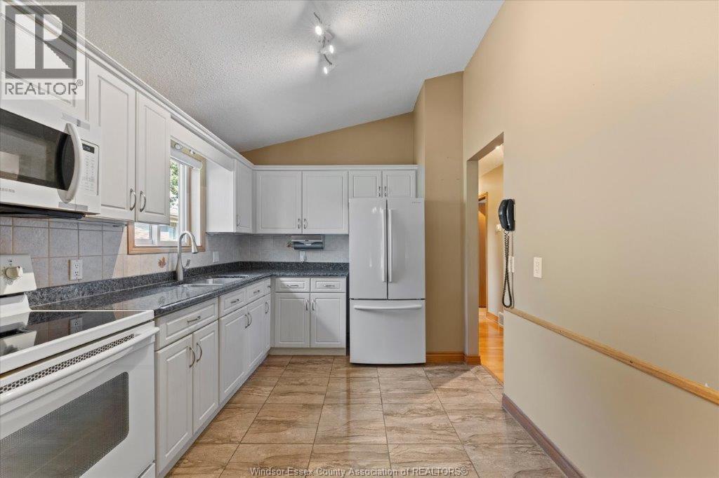 3948 Bliss Road, Windsor, Ontario  N8W 5L1 - Photo 11 - 26020842