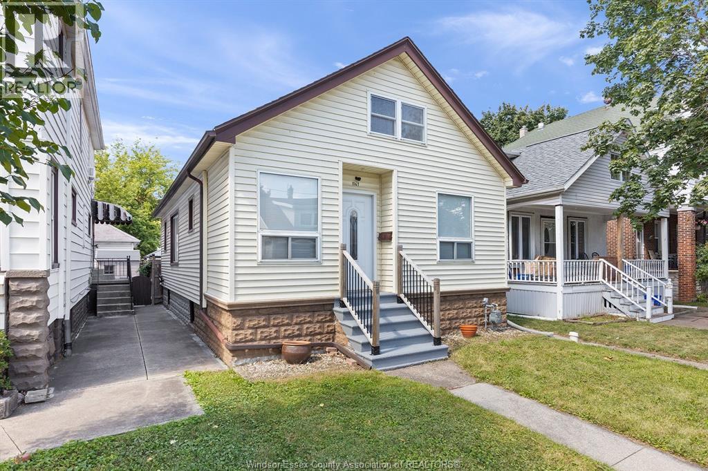 1167 Pierre Avenue, Windsor, Ontario  N9A 2L3 - Photo 2 - 26020866