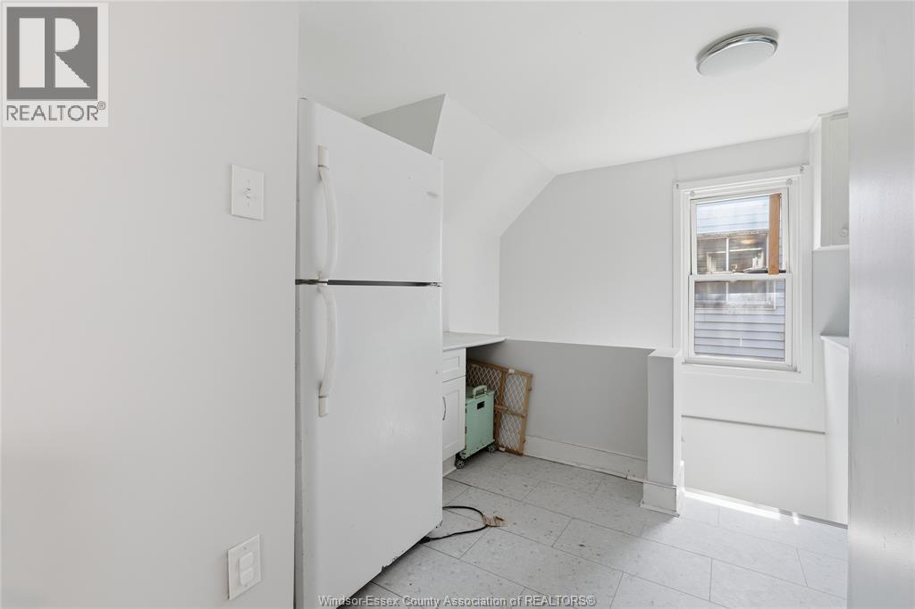 1021 Wellington Avenue, Windsor, Ontario  N9A 5K2 - Photo 7 - 26020950