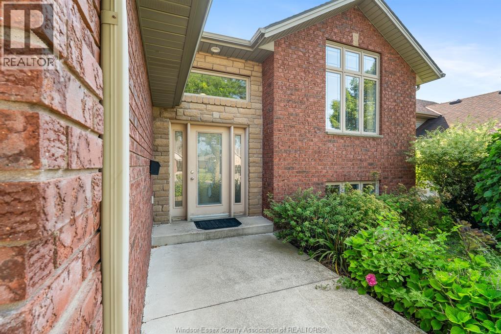 102 Joanne Court, Leamington, Ontario  N8H 5N5 - Photo 4 - 26020902