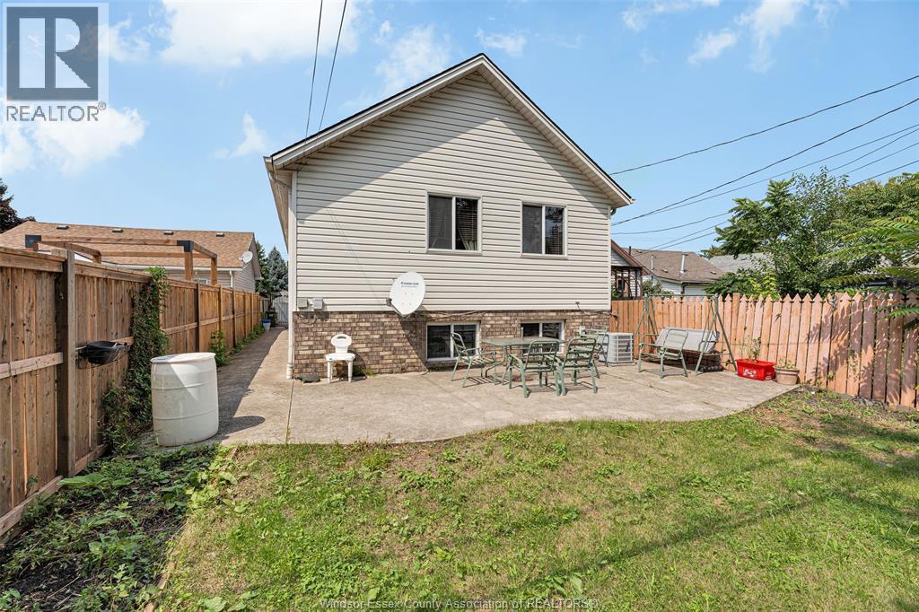 747 Eugenie, Windsor, Ontario  N8X 2Y6 - Photo 6 - 26021023
