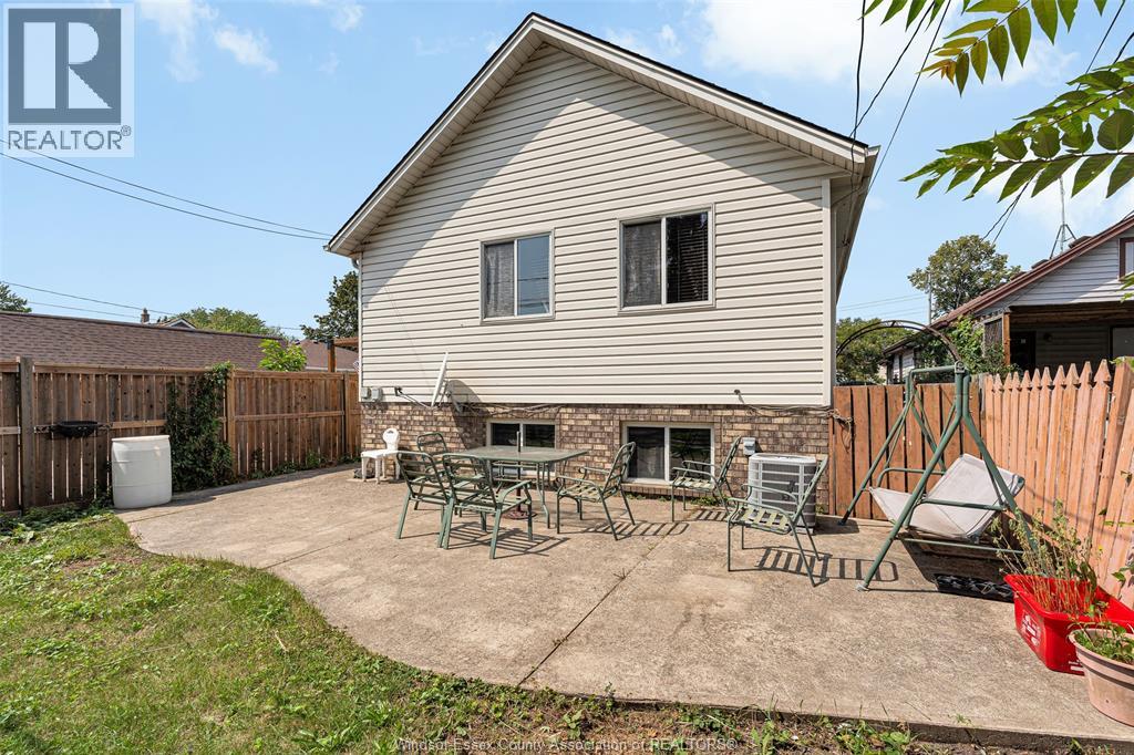 747 Eugenie, Windsor, Ontario  N8X 2Y6 - Photo 7 - 26021023
