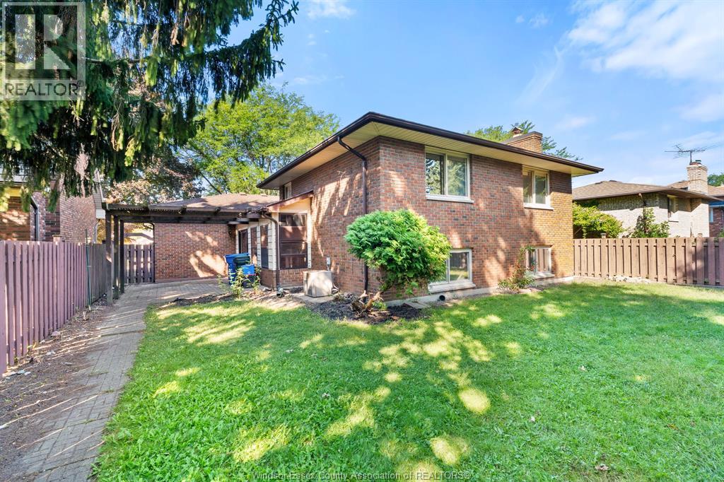 2880 St. Clair Avenue, Windsor, Ontario  N9E 4B4 - Photo 3 - 26021027