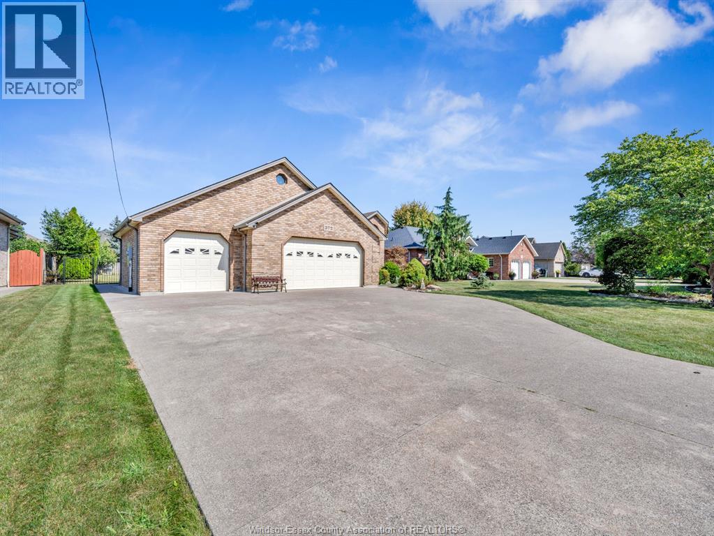 372 East Puce River Road, Lakeshore, Ontario  N8L 0C6 - Photo 4 - 26021030