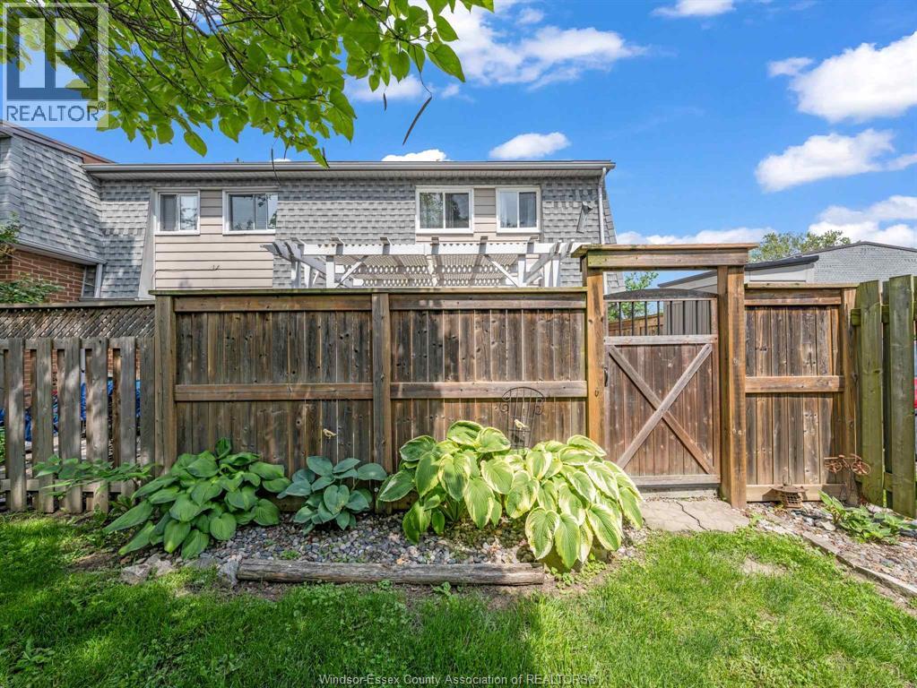 6701 Rose-Ville Garden Drive, Windsor, Ontario  N8T 1J3 - Photo 5 - 26021051