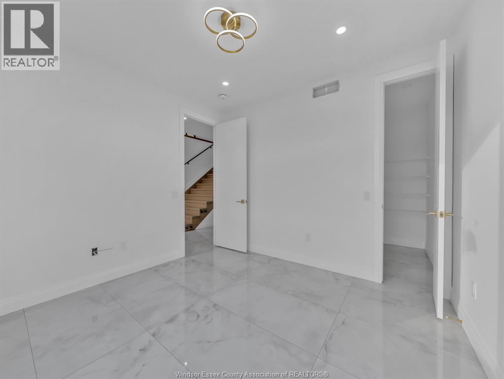 3672 Sutton Avenue, Windsor, Ontario  N9E 0B3 - Photo 4 - 26021071