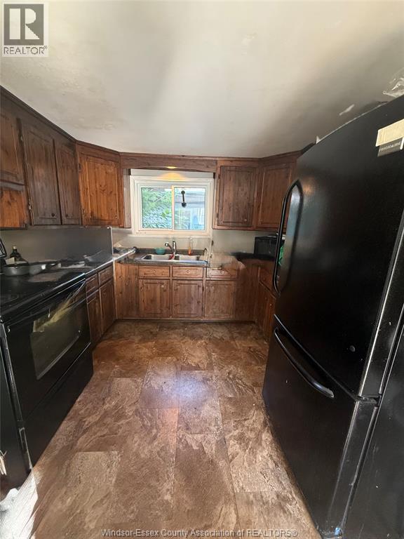 81 Robinson, Leamington, Ontario  N8H 1Z2 - Photo 3 - 26021060