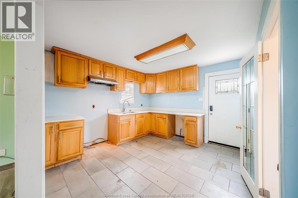 2616 Parent, Windsor, Ontario  N8X 4K4 - Photo 11 - 26021157
