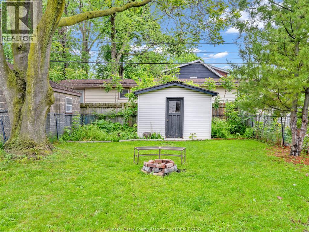 990 Campbell Avenue, Windsor, Ontario  N9B 2J2 - Photo 16 - 26021151