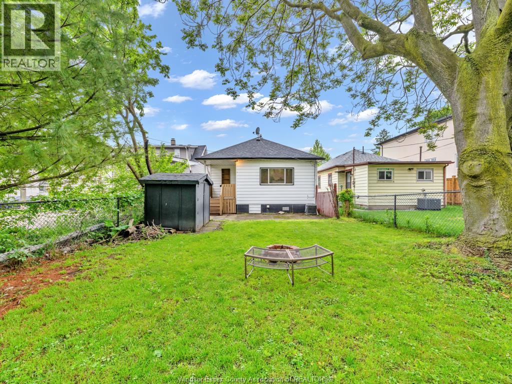 990 Campbell Avenue, Windsor, Ontario  N9B 2J2 - Photo 17 - 26021151